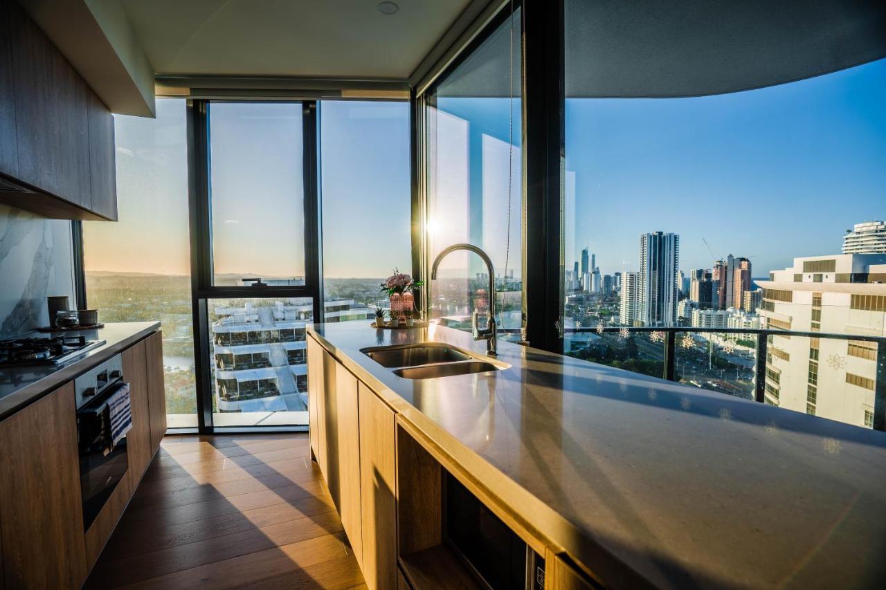 2 Bedroom Luxurious Family Apartment Next To Pacific Fair - Broadbeach Gold Coast Gc22 Bagian luar foto