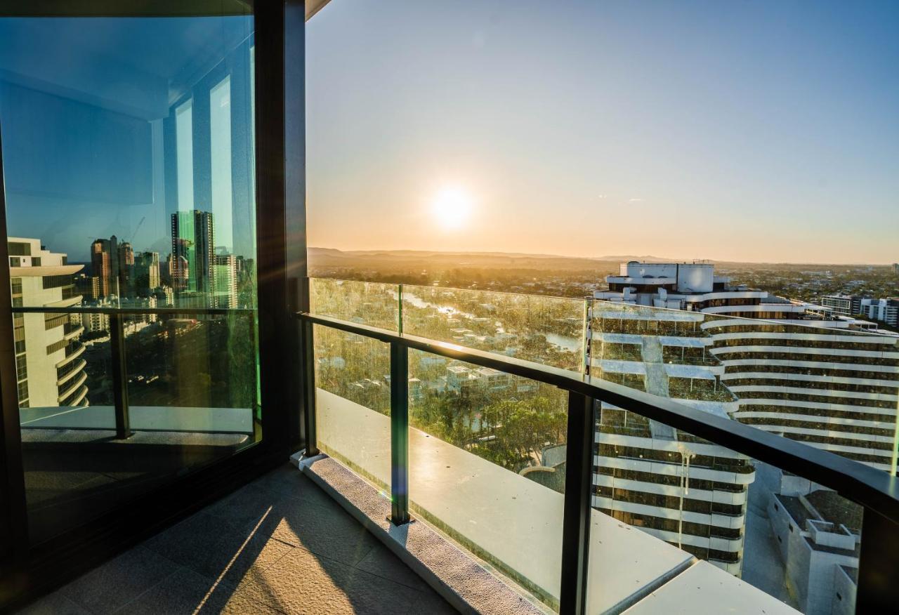 2 Bedroom Luxurious Family Apartment Next To Pacific Fair - Broadbeach Gold Coast Gc22 Bagian luar foto
